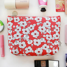 Load image into Gallery viewer, Willow V.4 Pouch Red Flower
